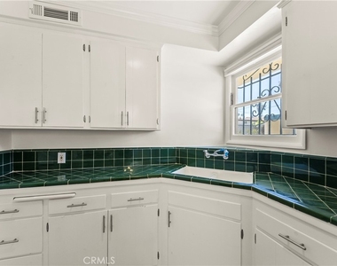 1745 N Mariposa - Photo Thumbnail 5