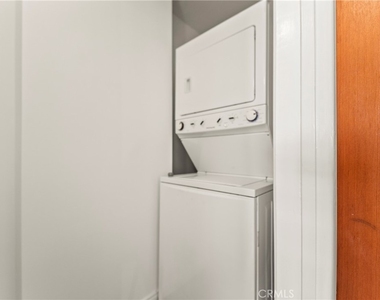 1745 N Mariposa - Photo Thumbnail 12
