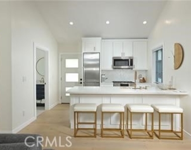 214 Sierra Madre Boulevard - Photo Thumbnail 3