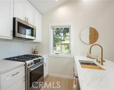 214 Sierra Madre Boulevard - Photo Thumbnail 13