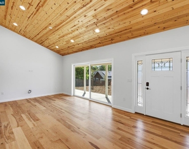3196 Rohrer Drive - Photo Thumbnail 8