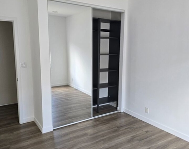 1629 1/2 N Harvard Boulevard - Photo Thumbnail 4