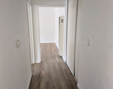 1629 1/2 N Harvard Boulevard - Photo Thumbnail 6