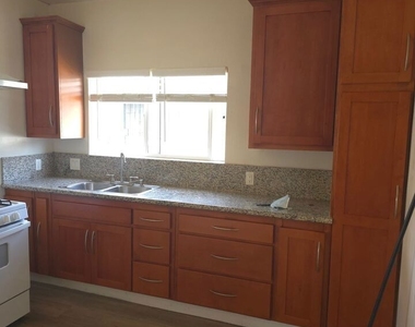 1629 1/2 N Harvard Boulevard - Photo Thumbnail 1