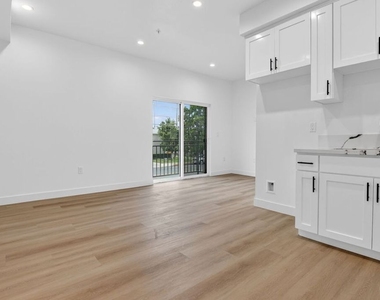 11446 Oxnard Street - Photo Thumbnail 7