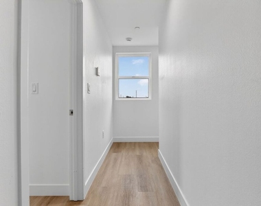 11446 Oxnard Street - Photo Thumbnail 31
