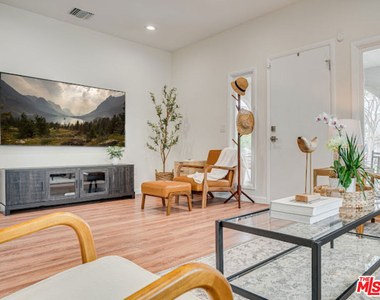 1836 Lake Street - Photo Thumbnail 7