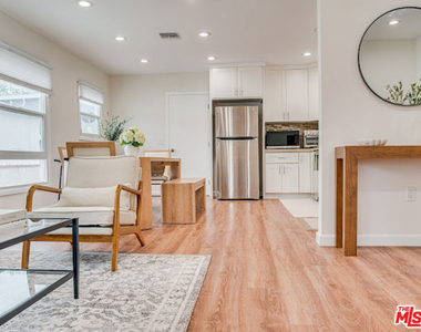 1836 Lake Street - Photo Thumbnail 10