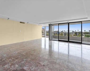 4265 Marina City Drive - Photo Thumbnail 9