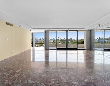 4265 Marina City Drive - Photo Thumbnail 7