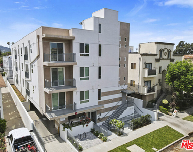 11042 La Maida Street - Photo Thumbnail 20