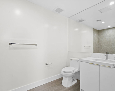11042 La Maida Street - Photo Thumbnail 9