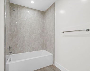 11042 La Maida Street - Photo Thumbnail 10
