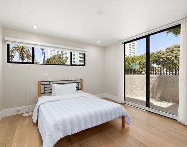 43 Sea Colony Drive - Photo Thumbnail 11