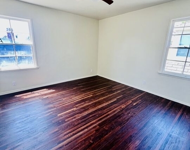 8345 Loyola Boulevard - Photo Thumbnail 9