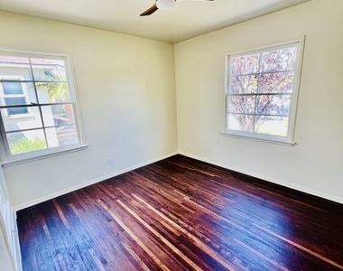 8345 Loyola Boulevard - Photo Thumbnail 6