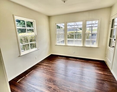 8345 Loyola Boulevard - Photo Thumbnail 5