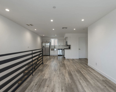 5645 1/2 Willowcrest Avenue - Photo Thumbnail 5