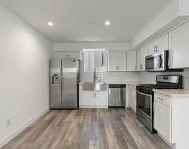 5645 1/2 Willowcrest Avenue - Photo Thumbnail 6