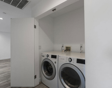 5645 1/2 Willowcrest Avenue - Photo Thumbnail 20