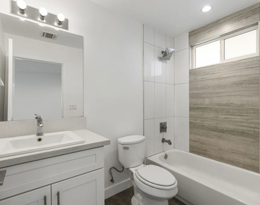 5645 1/2 Willowcrest Avenue - Photo Thumbnail 19