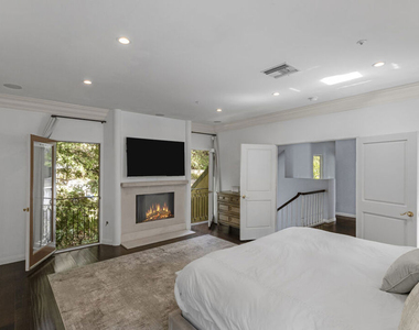 10023 Westwanda Drive - Photo Thumbnail 32