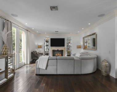 10023 Westwanda Drive - Photo Thumbnail 17
