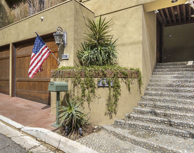 10023 Westwanda Drive - Photo Thumbnail 7