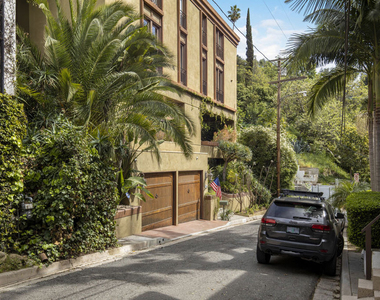 10023 Westwanda Drive - Photo Thumbnail 8