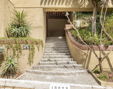 10023 Westwanda Drive - Photo Thumbnail 6