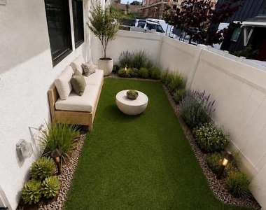 2586 Delphinium - Photo Thumbnail 5