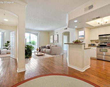 9253 Regents Road - Photo Thumbnail 3