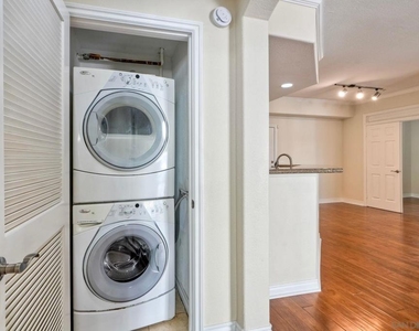 9253 Regents Road - Photo Thumbnail 11