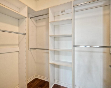 9253 Regents Road - Photo Thumbnail 22
