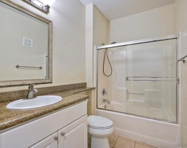 9253 Regents Road - Photo Thumbnail 14