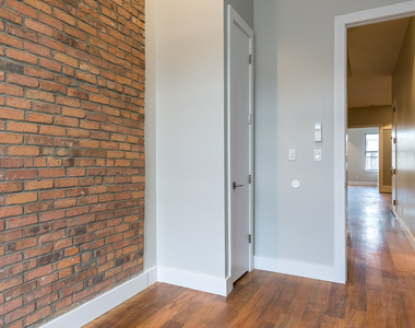 228 Kingsland Avenue - Photo Thumbnail 10