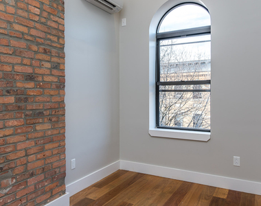 228 Kingsland Avenue - Photo Thumbnail 9