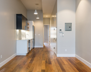 228 Kingsland Avenue - Photo Thumbnail 13