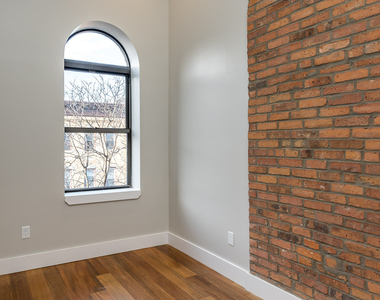 228 Kingsland Avenue - Photo Thumbnail 14