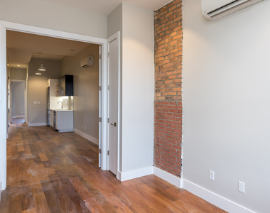 228 Kingsland Avenue - Photo Thumbnail 4