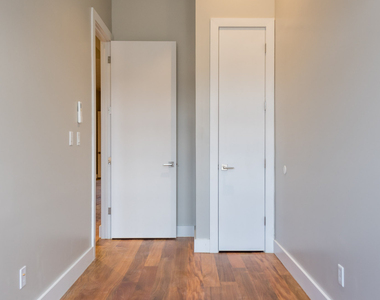 228 Kingsland Avenue - Photo Thumbnail 16