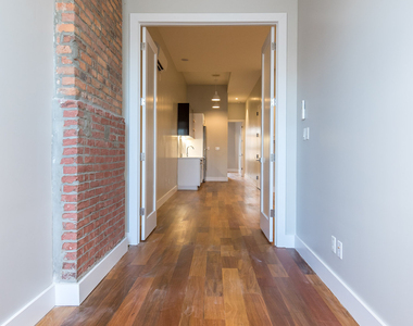 228 Kingsland Avenue - Photo Thumbnail 1