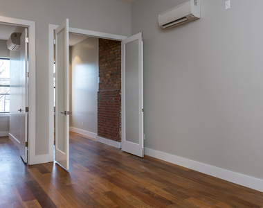 228 Kingsland Avenue - Photo Thumbnail 2