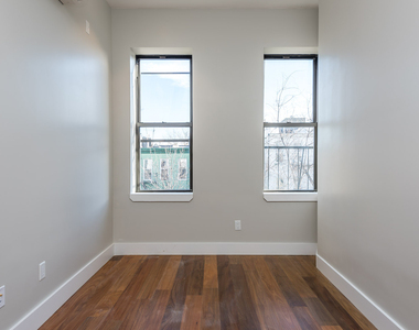 228 Kingsland Avenue - Photo Thumbnail 7