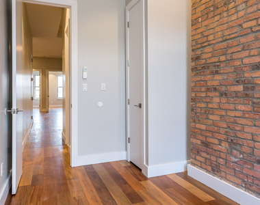 228 Kingsland Avenue - Photo Thumbnail 12