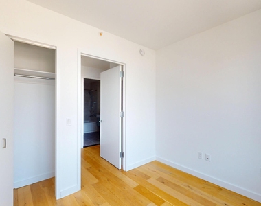 144-74 Northern Boulevard - Photo Thumbnail 8