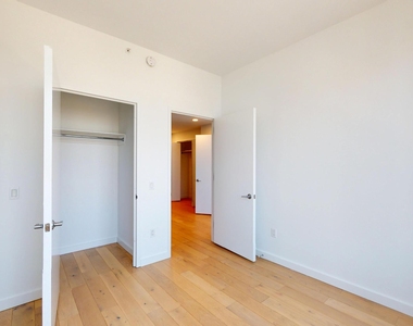 144-74 Northern Boulevard - Photo Thumbnail 11
