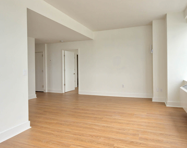 180 Riverside Blvd - Photo Thumbnail 54