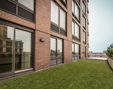 180 Riverside Blvd - Photo Thumbnail 38