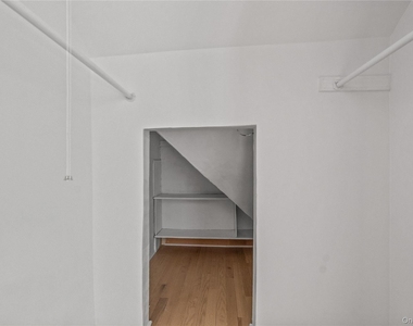 102 Broadway - Photo Thumbnail 10